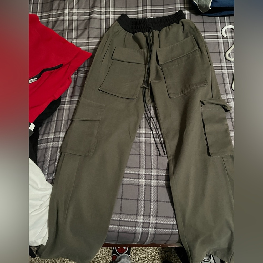 Reputation Studios Green Cargos